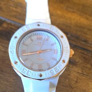 Oceanaut Gold and White Smartwatch